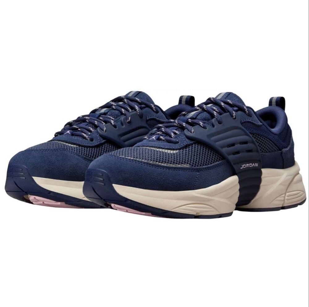 Jordan Trunner O/S blue sneakers-size 4Y, New